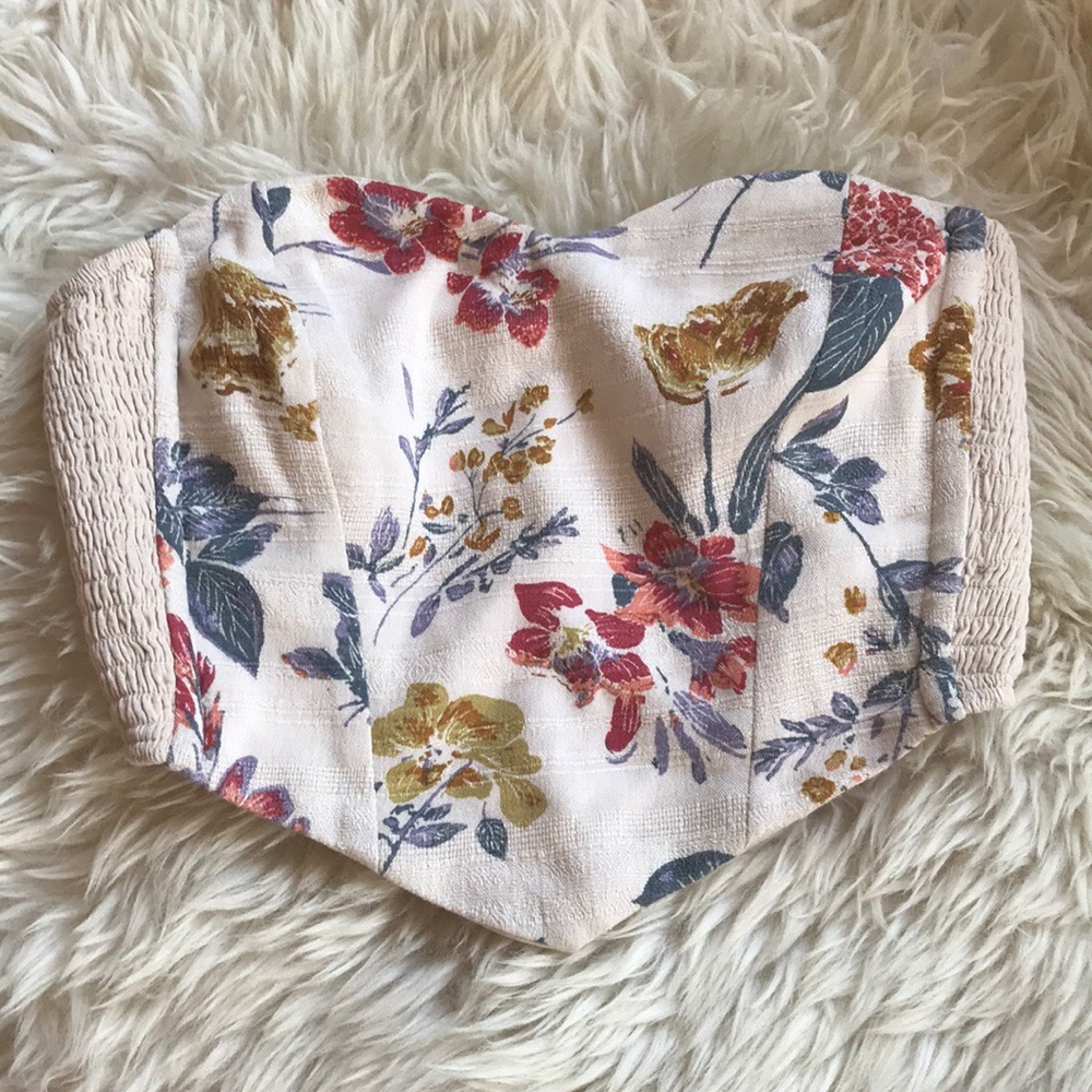 URBAN OUTFITTERS STRAPLESS FLORAL CROP TOP